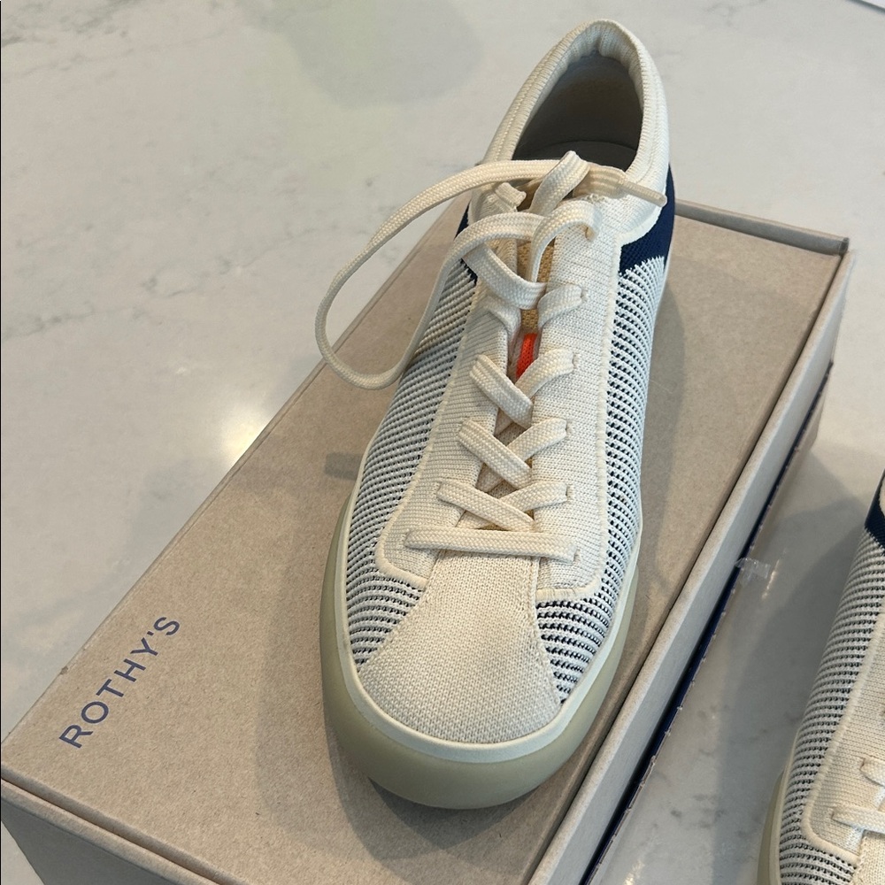 VG Rothy's Knit Lace-Up Sneaker in Cream & Navy (sz 8.5) - Picture 2 of 7